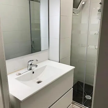Studio With Sea Views In Apartment